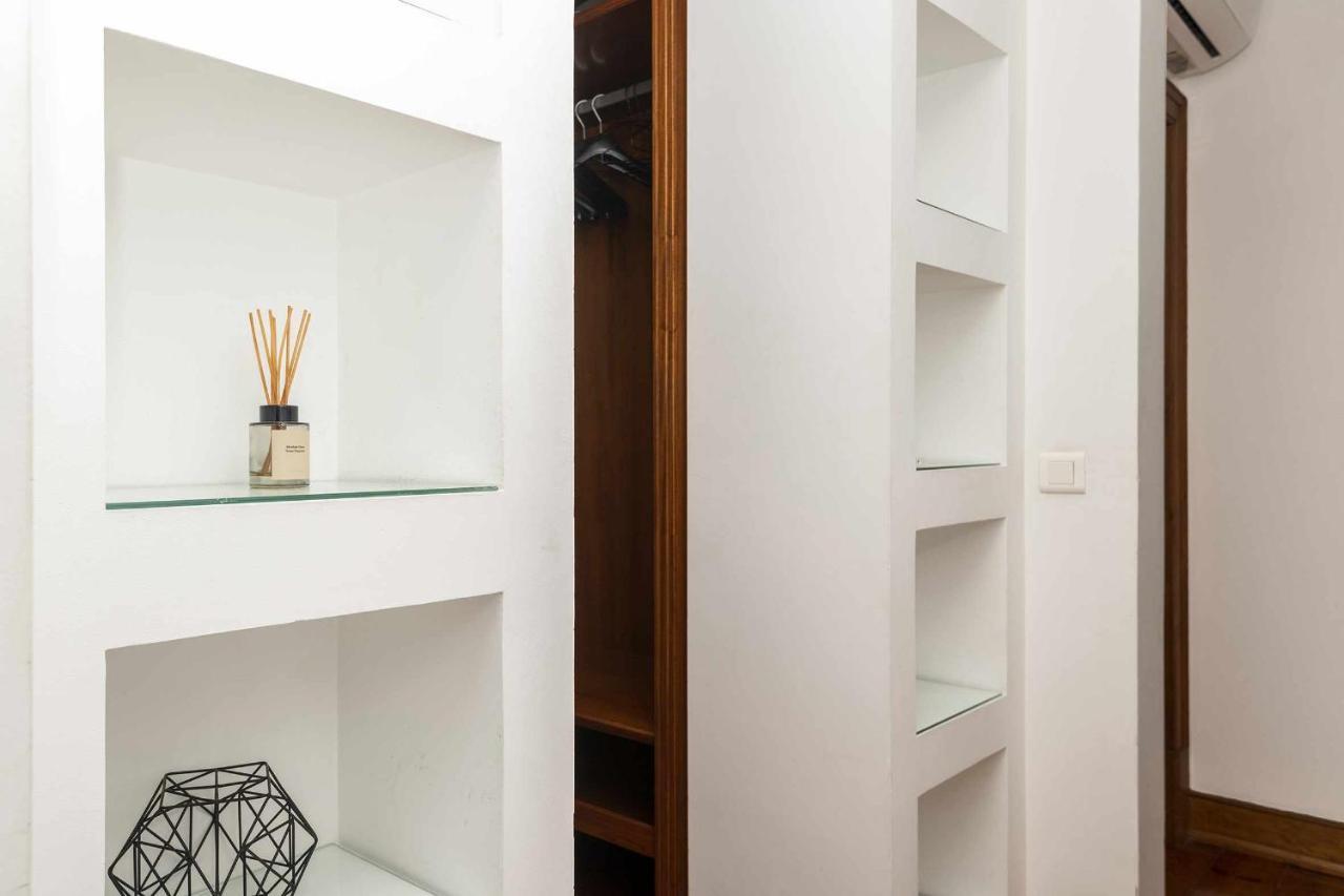 Typical Portuguese Apartment In Sao Bento Lisbon Exterior photo